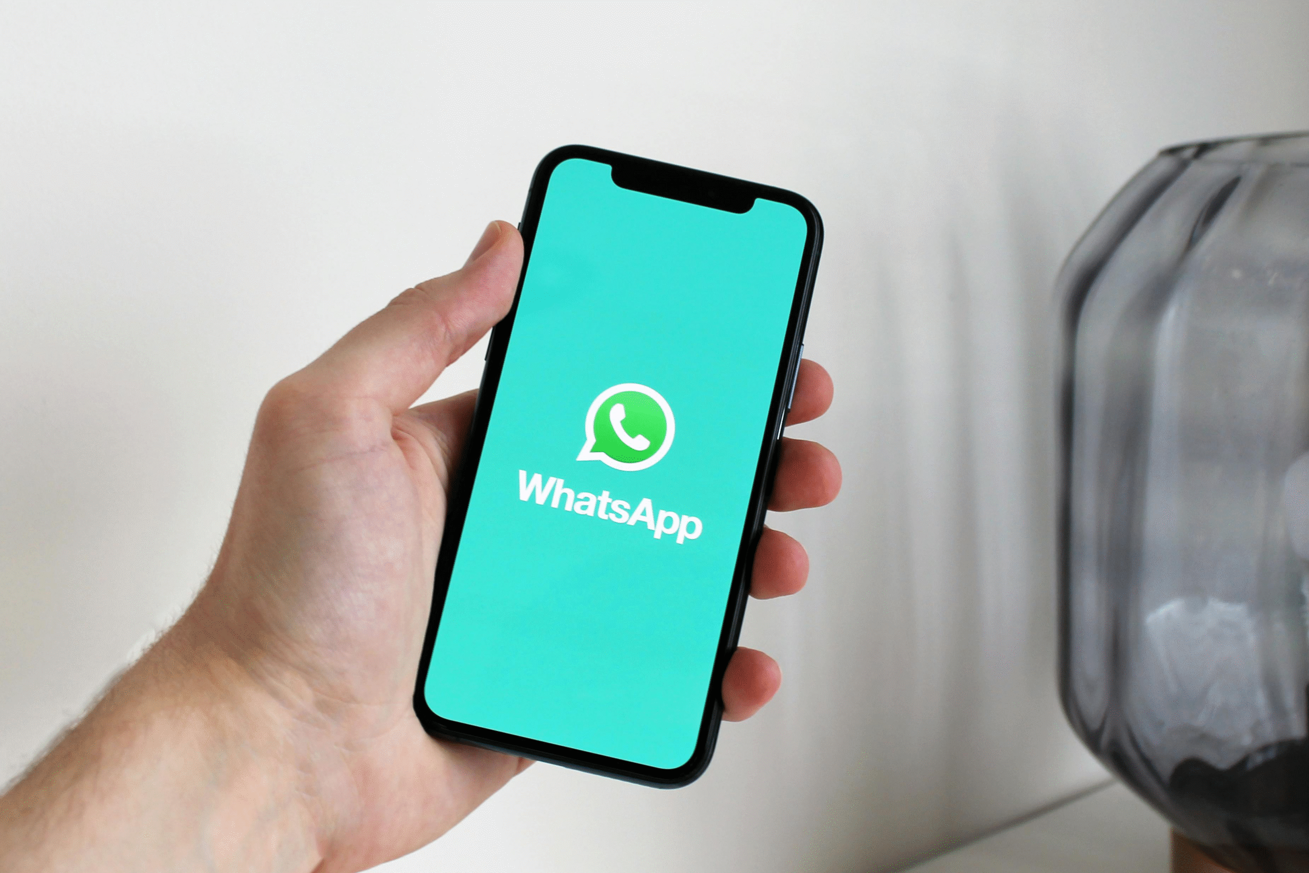 whatsapp update status